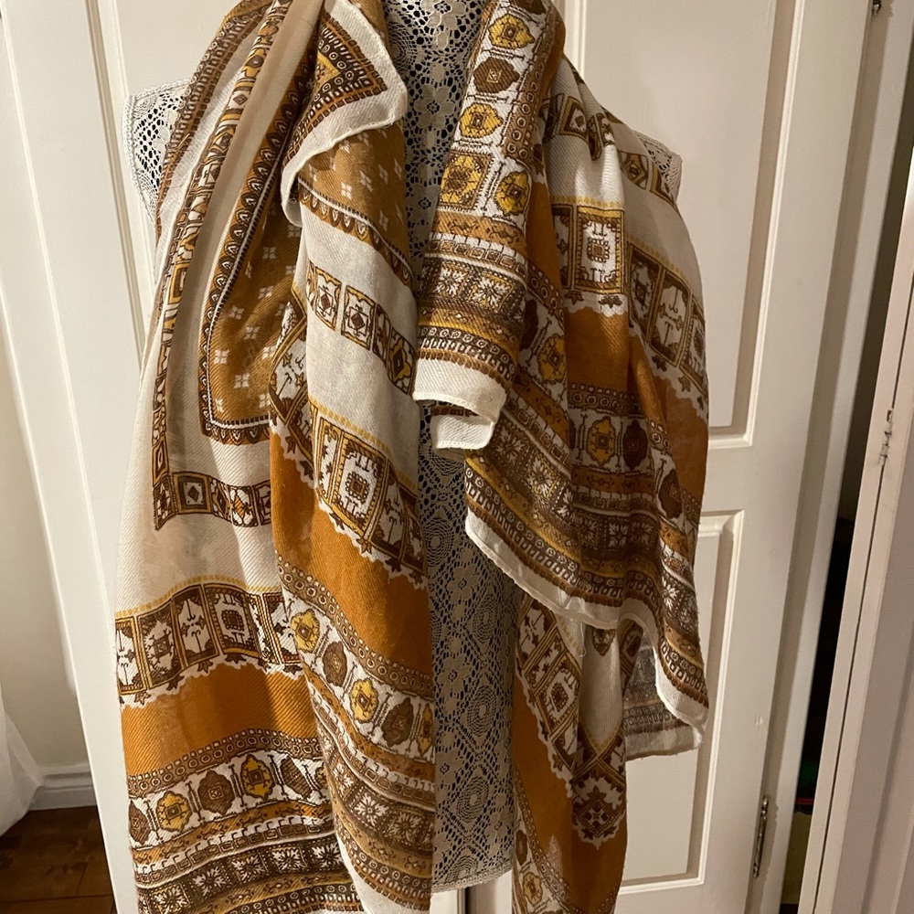 Patterned scarf - Picture 2 of 3